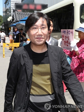 여의도 당사 나서는 양정철