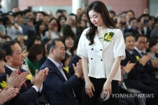 취업박람회 개막식 참석한 김연아