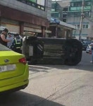 인천 부개동 사거리서 승용차끼리 충돌…1명 부상