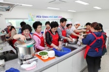 소통하는 공유부엌…광주 동구 푸른마을공동체센터서 운영