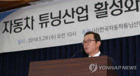 튜닝산업 활성화 토론회 인사말하는 이종배 의원