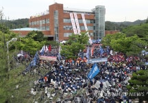 현대중 주총 D-1…한마음회관에 모인 노동자들