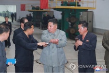 강계정밀기계종합공장 시찰하는 김정은 위원장