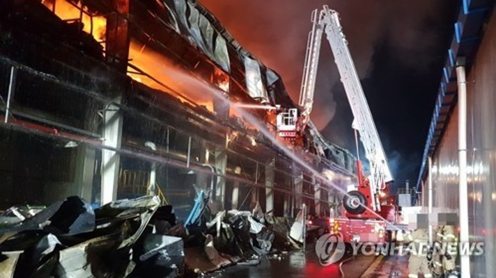 안성 동성화인텍 화재 12시간만에 진화…59억원 재산피해(종합) | 포토뉴스