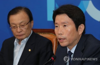 발언하는 이인영 원내대표