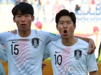 힘차게 애국가 부르는 이강인