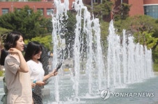 더위 씻어주는 전북대학교 분수