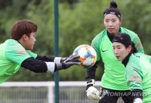 훈련하는 김민정-강가애-정보람