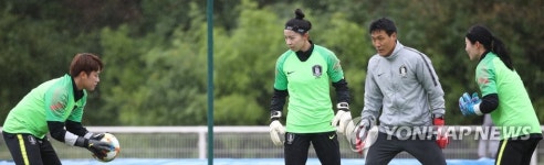 훈련하는 김민정-강가애-정보람