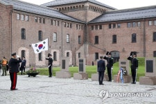 노르웨이 한국전 참전비 찾은 문 대통령