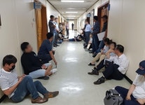 충주 더테라스 입주예정자 40여명, 시청 복도 점거 농성