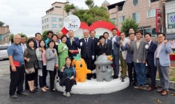 충남 금산읍에 서귀포 동홍동 자매결연 12년 조형물