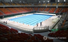 축구장 위 수구장·바다 위 수영장…눈길 끄는 광주 경기시설(종합)