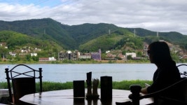 [영화 속 그곳] 인문학적 상상력 자극하는 강변호텔