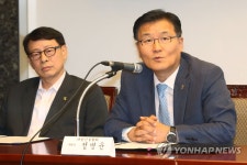 인사말하는 정병윤