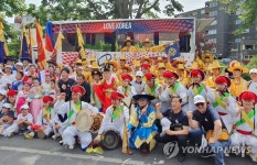 진주 개천예술제 가장행렬 독일서 퍼레이드
