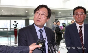 답변하는 양정철 원장