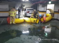 수원 병원 건물에 주차된 차량서 불…한때 수십명 대피
