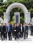 무명용사탑 참배 마친 나경원