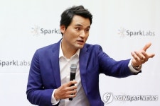 활동계획 설명하는 박찬호