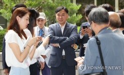 기자회견하는 정철승 광복회 고문 변호사