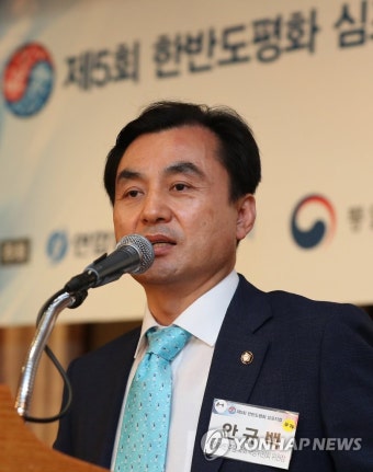 축사하는 안규백 국회 국방위원장
