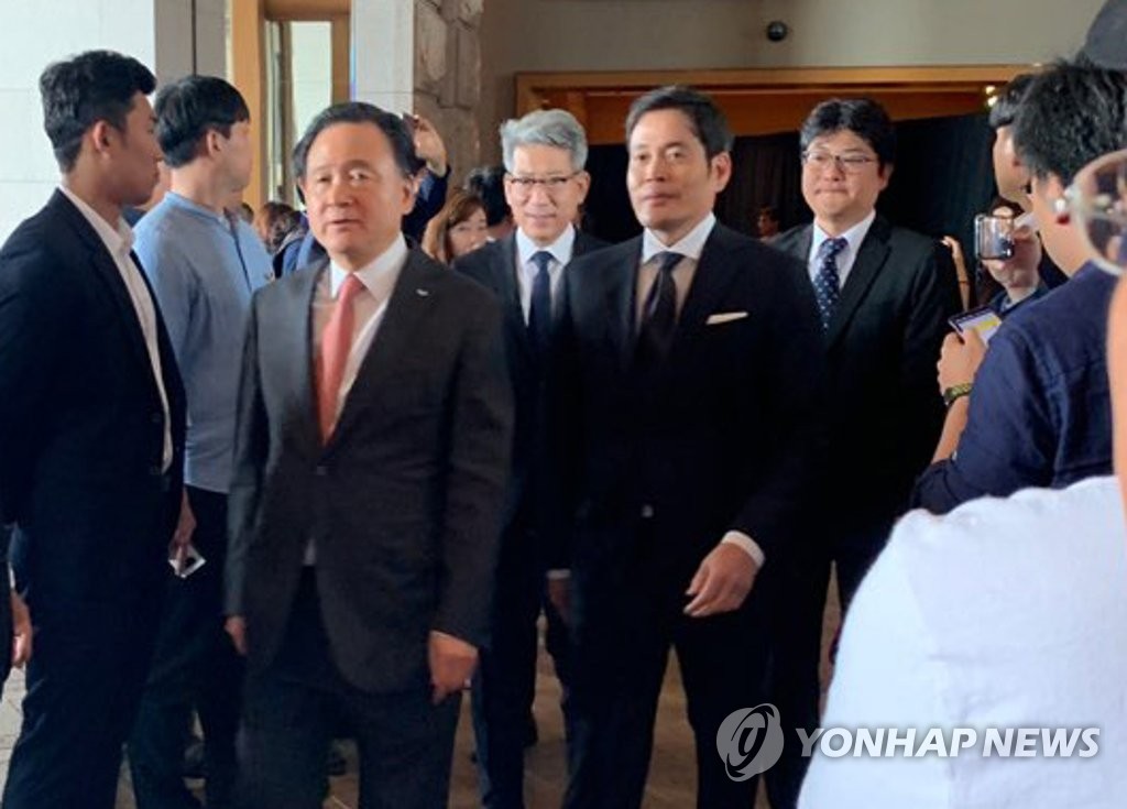 정용진 회장, 미국 대통령 당선인 트럼프와 10~15분간 대화 나누어