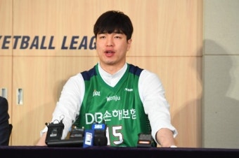프로농구 '연봉 킹' 김종규 12억7천900만원…평균 1억4천만원