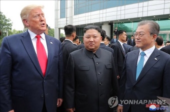 판문점에서 만난 남·북·미 정상