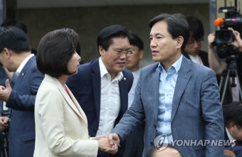 인사하는 나경원-김진태