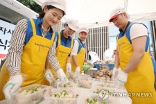 어르신들을 위해 준비한 삼계탕