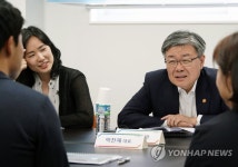 고용부 장관, 사회적기업과 간담회