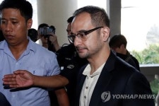 할리우드 영화제작자, 말레이 전 총리 