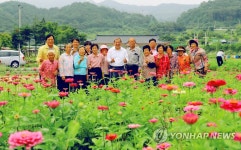 유근기 곡성군수, 행복한 마을 꽃길에서 주민소통