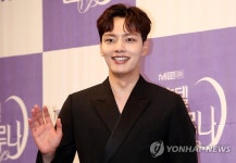 여진구 함박미소