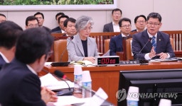 질의 답변하는 김연철 통일부 장관