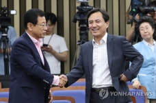 밝은 표정의 김진태 의원