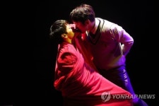 '죽은 시인의 사회' 옷을 입은 '파리대왕'…연극 'R&J'