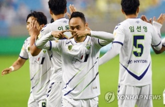 '문선민 3골' 전북, 대구에 4-1 완승…제주는 서울 제압(종합)