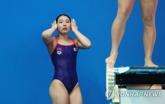 점수 확인하는 김수지
