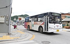 [톡톡 지방자치] 인구 3만7천 산골의 도전…정선 버스완전공영제