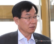 출근하는 롯데중앙연구소 김용수 소장