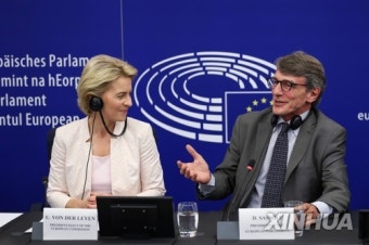 [2보] 폰데어라이엔, 차기 EU 집행위원장에 선출돼…첫 여성위원장