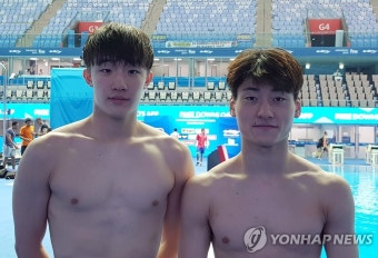 인터뷰하는 한국 다이빙 대표팀 막내 선수들