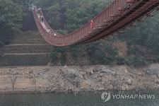 마른 장마 수위 낮아진 마장호수