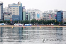 한산한 포항 영일대해수욕장