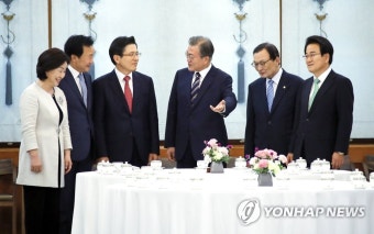 문 대통령, '가실까요?'