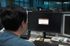 [르포] 퇴근행렬 썰물처럼…52시간제 부산 금융권 모습은