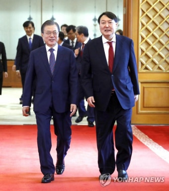 함께 걷는 문 대통령과 윤석열 신임 검찰총장