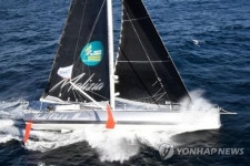 10대 환경운동가, 태양광요트로 대서양 건너 기후대응 말한다